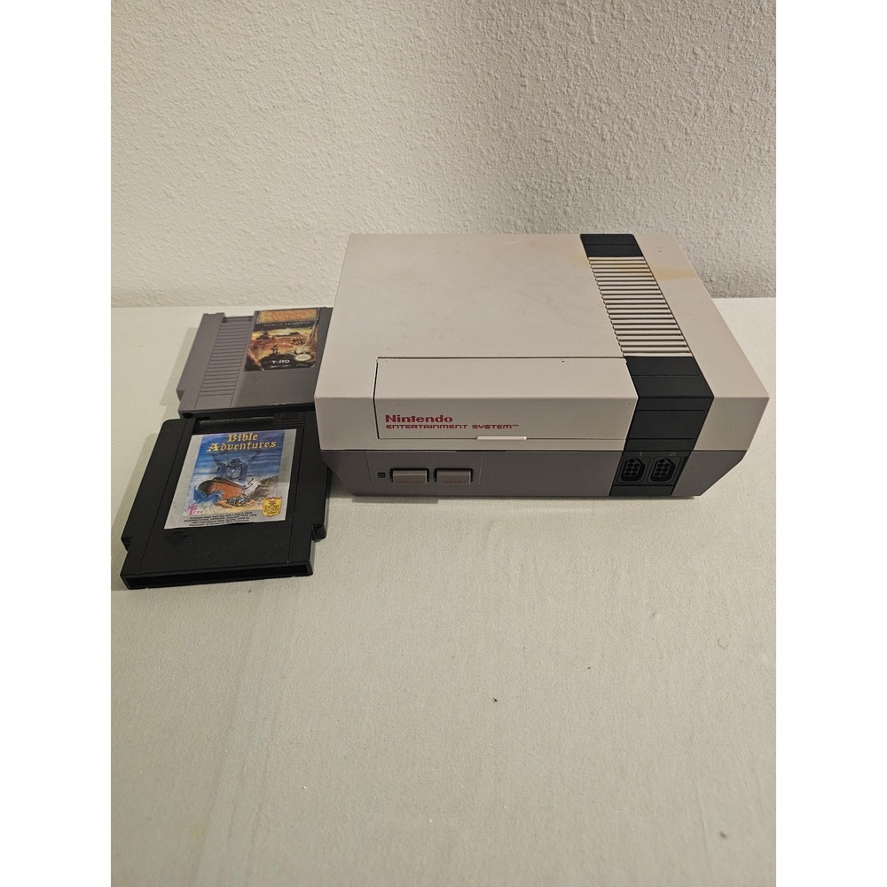 Nintendo NES Console Gray Bundle With 2 Games UNTESTED